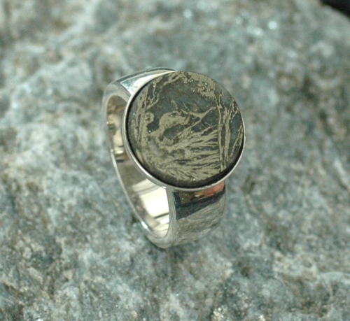 Silberring mit Federpyrit
