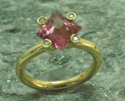 Rosa Turmalin Ring 8 mm carre und Brill.