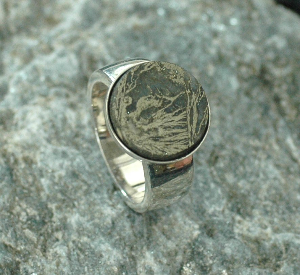 Silberring mit Federpyrit