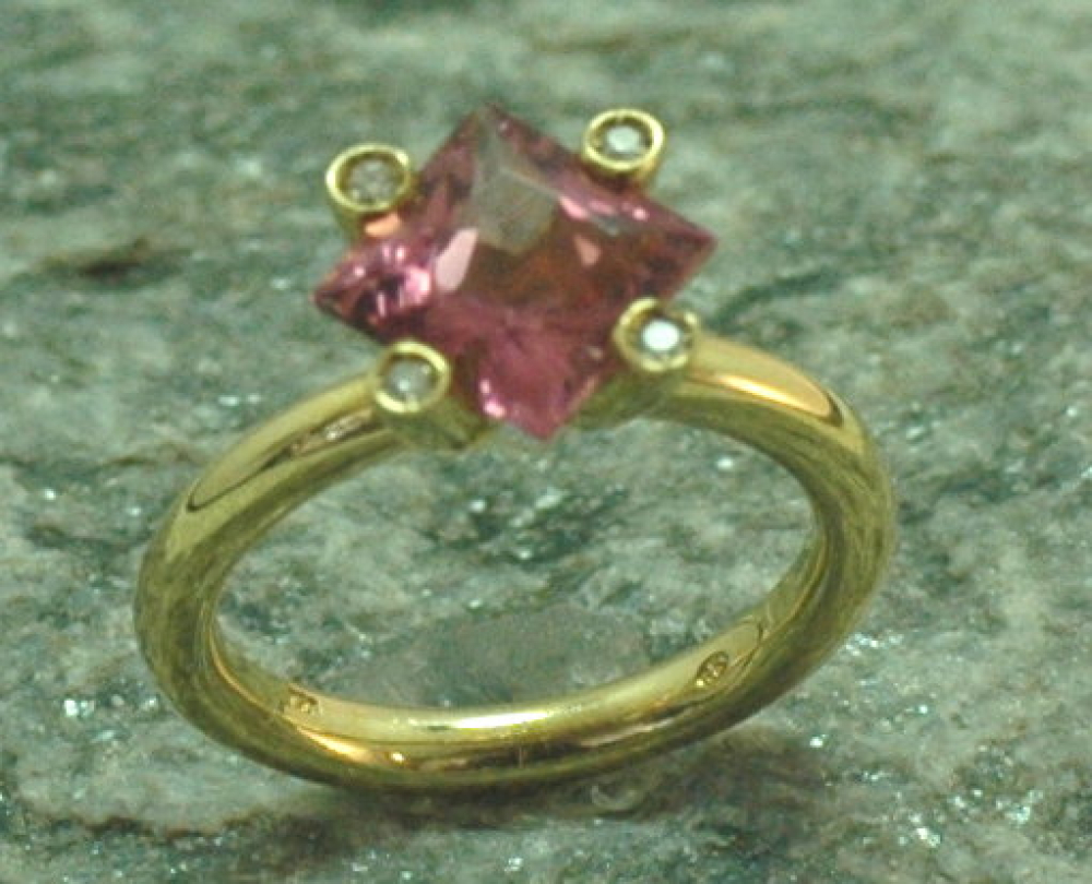 Rosa Turmalin Ring 8 mm carre und Brill.