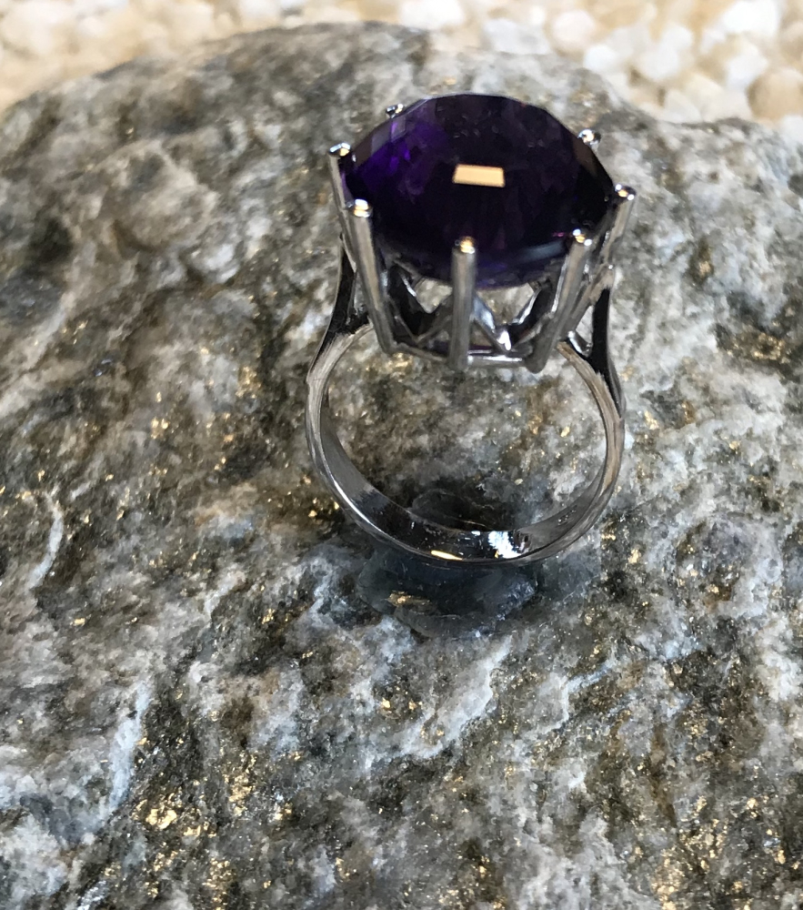 Antiker Amethyst Ring 585 WG 14 mm rund