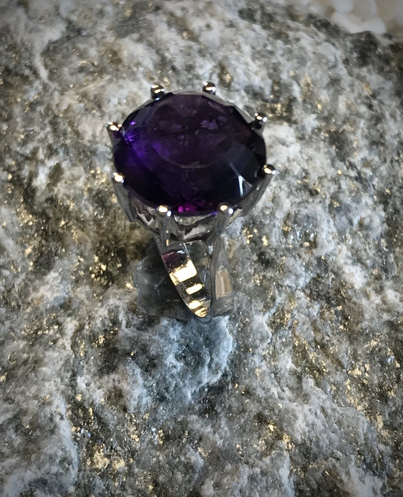 Antiker Amethyst Ring 585 WG 14 mm rund