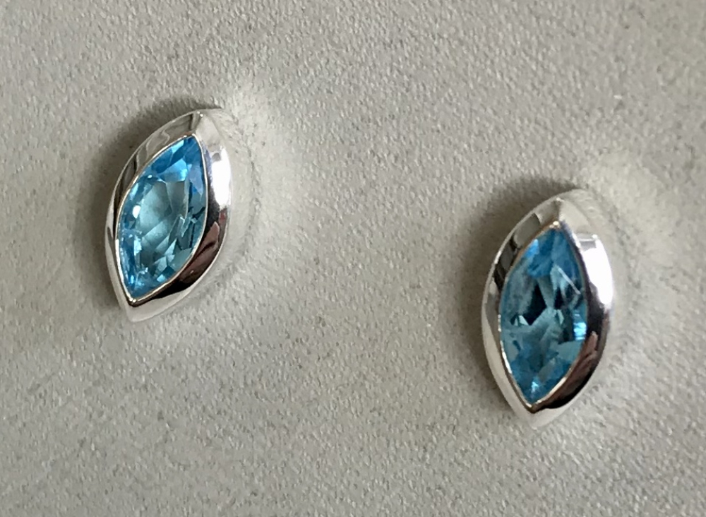 Edel-Topas Ohrstecker Silber