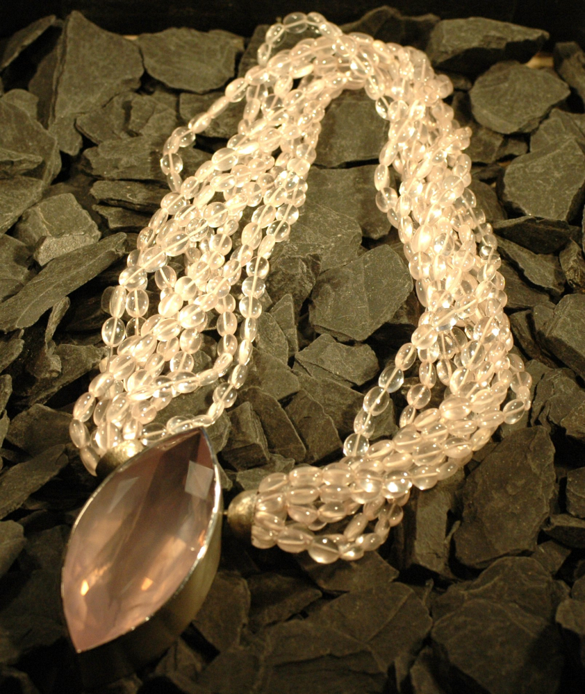 Rosenquarz-Anhänger mit Wechselschließe