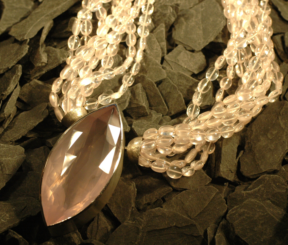 Rosenquarz-Anhänger mit Wechselschließe